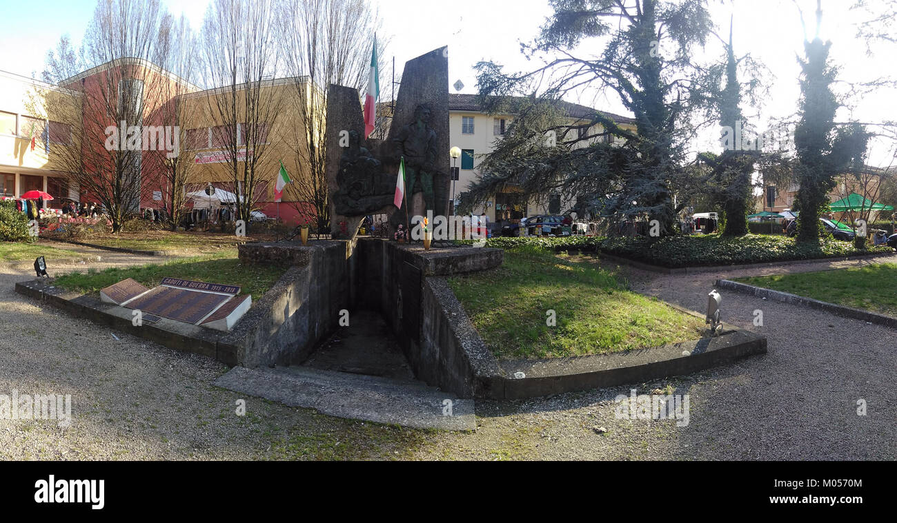 Cadelbosco sopra è un comune italiano della provincia di Reggio Emilia, noto per il suo significato agricolo e la vicinanza a siti storici. La città fa parte del patrimonio culturale della regione. Foto Stock