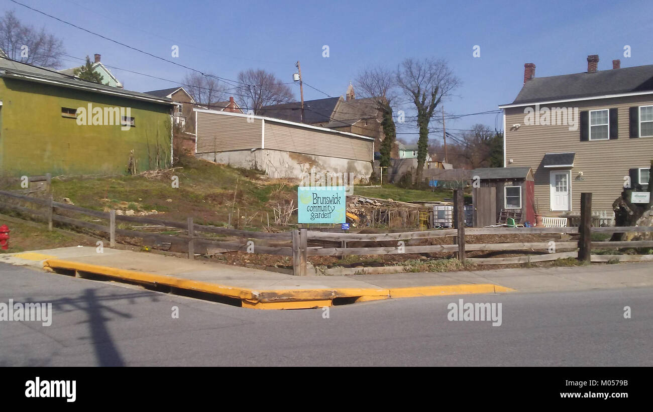 Il Brunswick Community Garden è un'iniziativa di giardinaggio locale volta a promuovere un'agricoltura urbana sostenibile. Consente ai residenti di coltivare il proprio cibo, promuovendo un senso di comunità e consapevolezza ambientale. Foto Stock
