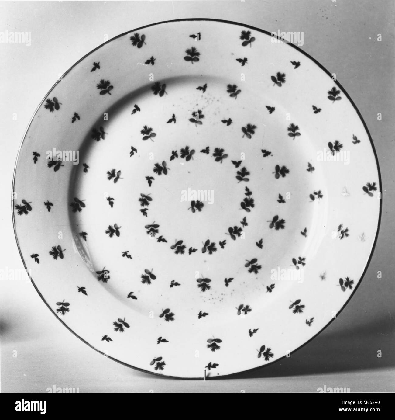 Questo piatto di torte, catalogato con il numero di riferimento 125554 al Metropolitan Museum of Art (MET), è un bell'esempio di arte decorativa, probabilmente originaria di un particolare periodo storico. Foto Stock Questo piatto di torte, catalogato con il numero di riferimento 125554 al Metropolitan Museum of Art (MET), è un bell'esempio di arte decorativa, probabilmente originaria di un particolare periodo storico. Foto Stock