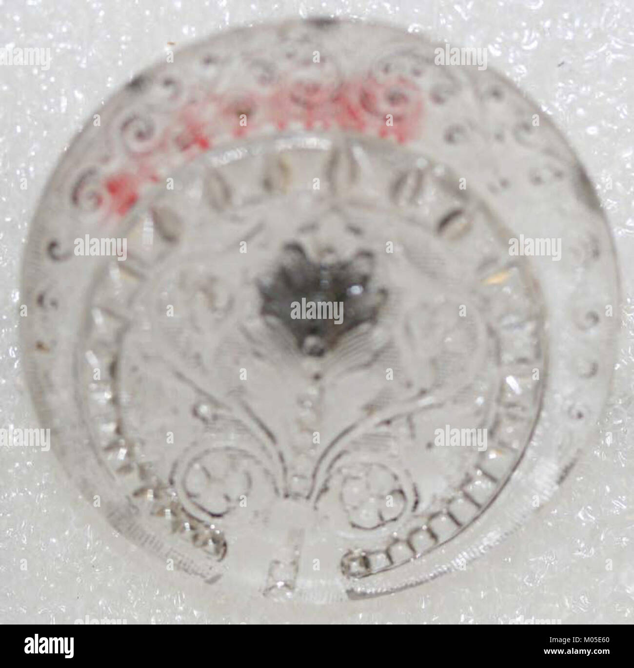 Il bottone, MET 51.47.1080, è un manufatto ospitato nel Metropolitan Museum of Art E' un esempio di artigianato nell'antica fabbricazione di bottoni. Foto Stock