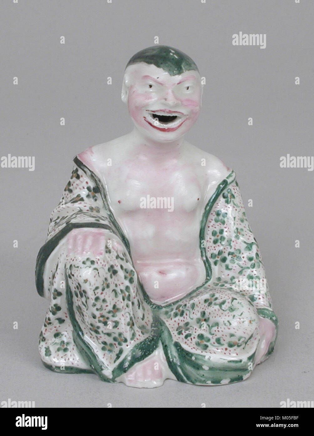 Questa scultura, intitolata "divinità buddista", fa parte della collezione del Metropolitan Museum of Art. Rappresenta una divinità nella tradizione buddista, che riflette l'arte religiosa e l'iconografia della cultura buddista. Foto Stock