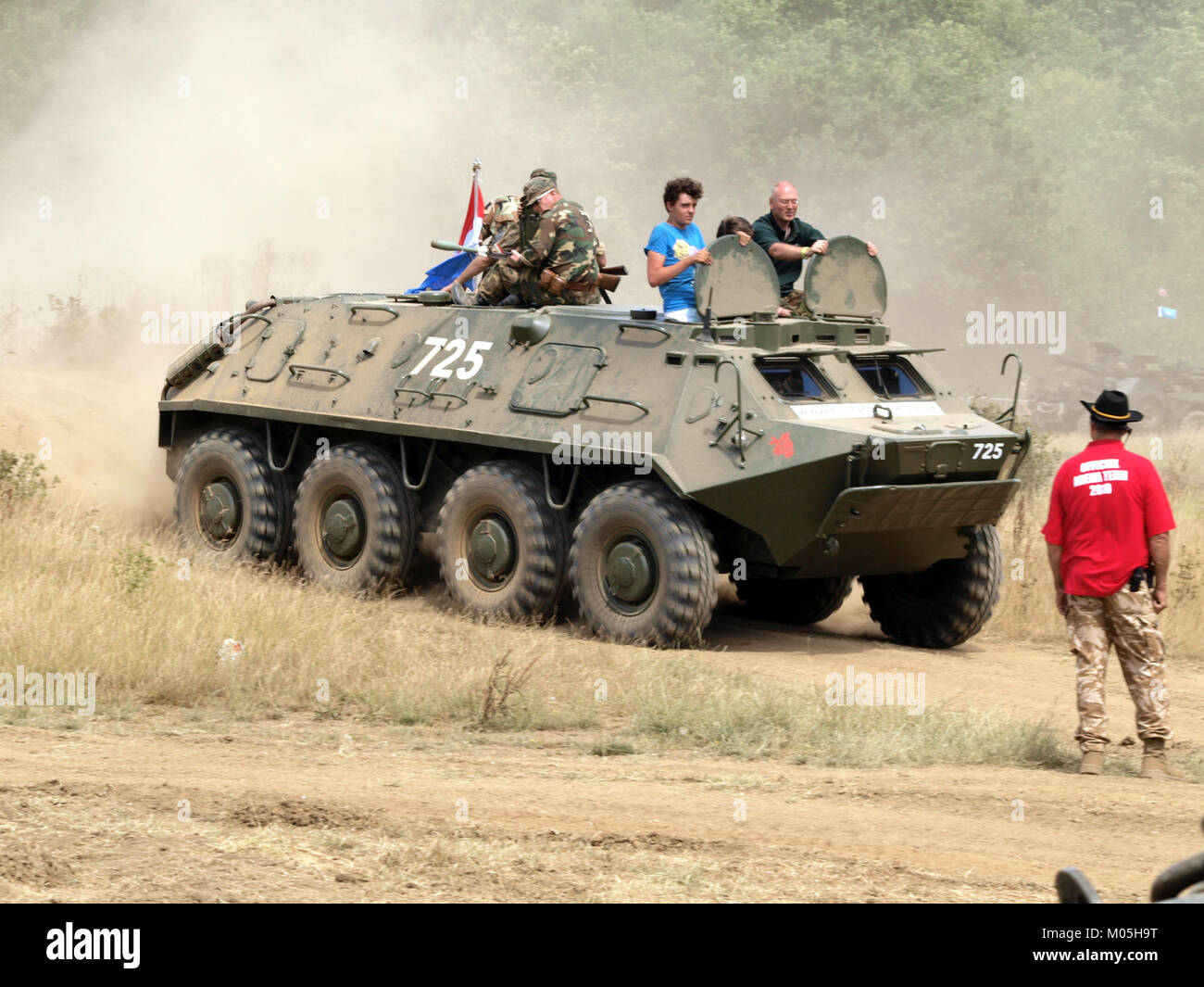 Il BTR-60, una portaerei corazzata anfibia utilizzata dall'Unione Sovietica e dai suoi alleati, progettata per il trasporto militare e la protezione. Foto Stock