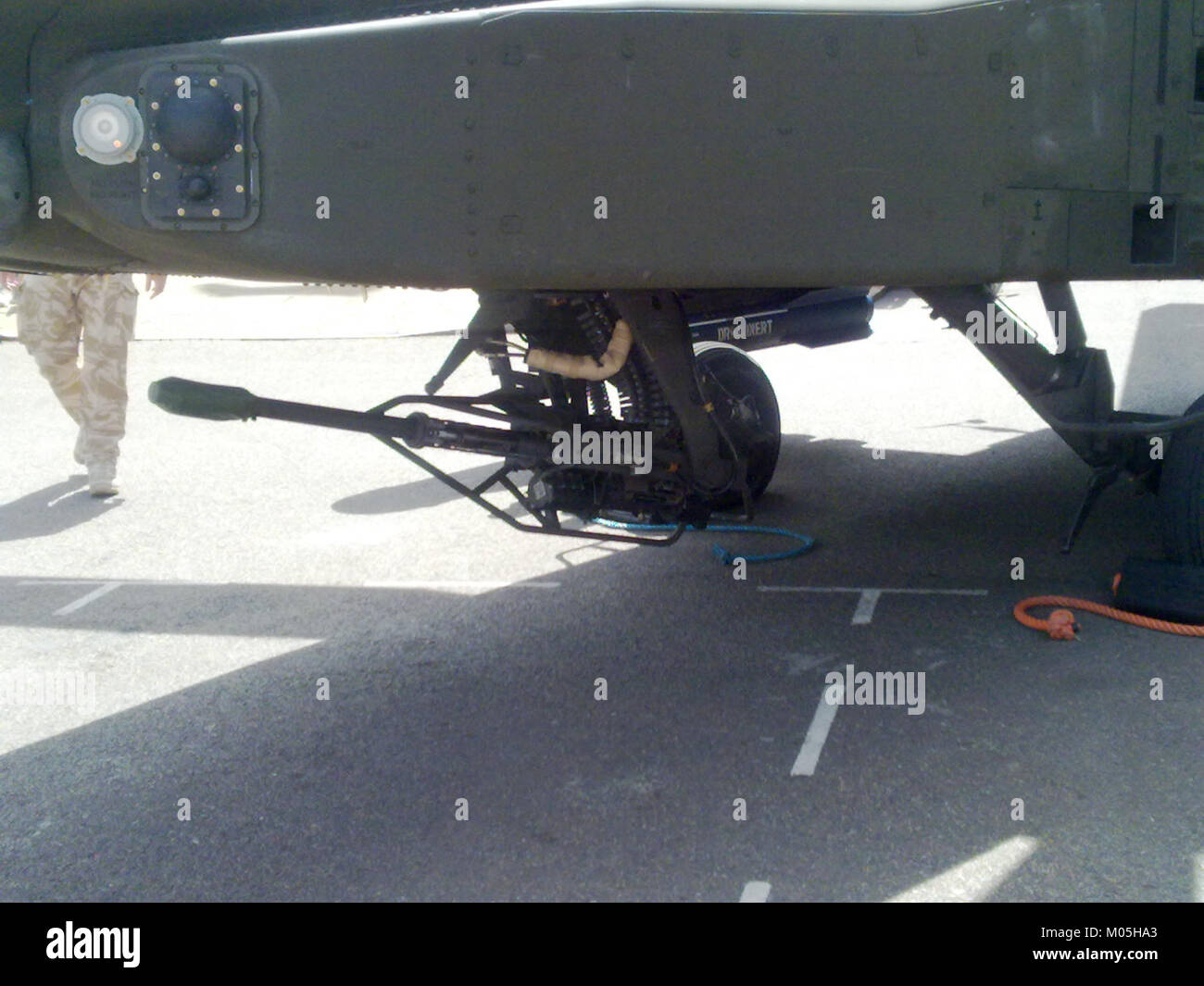 Il British Army Longbow è un'arma militare utilizzata in combattimento, con caratteristiche dettagliate come armi avanzate e sistemi di comunicazione progettati per l'efficienza e il coordinamento dei campi di battaglia. Foto Stock