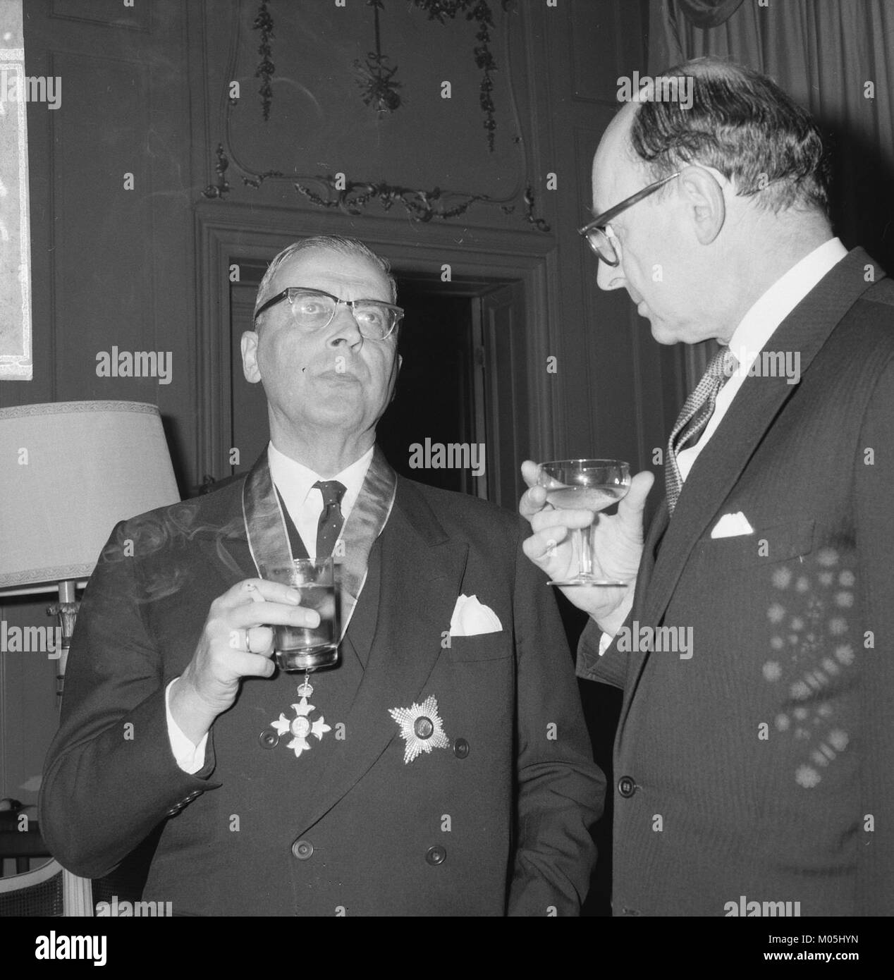 L'ambasciatore britannico onora i cittadini olandesi per i loro contributi durante la settimana britannica, un evento culturale significativo che promuove le relazioni tra Regno Unito e Paesi Bassi. Foto Stock