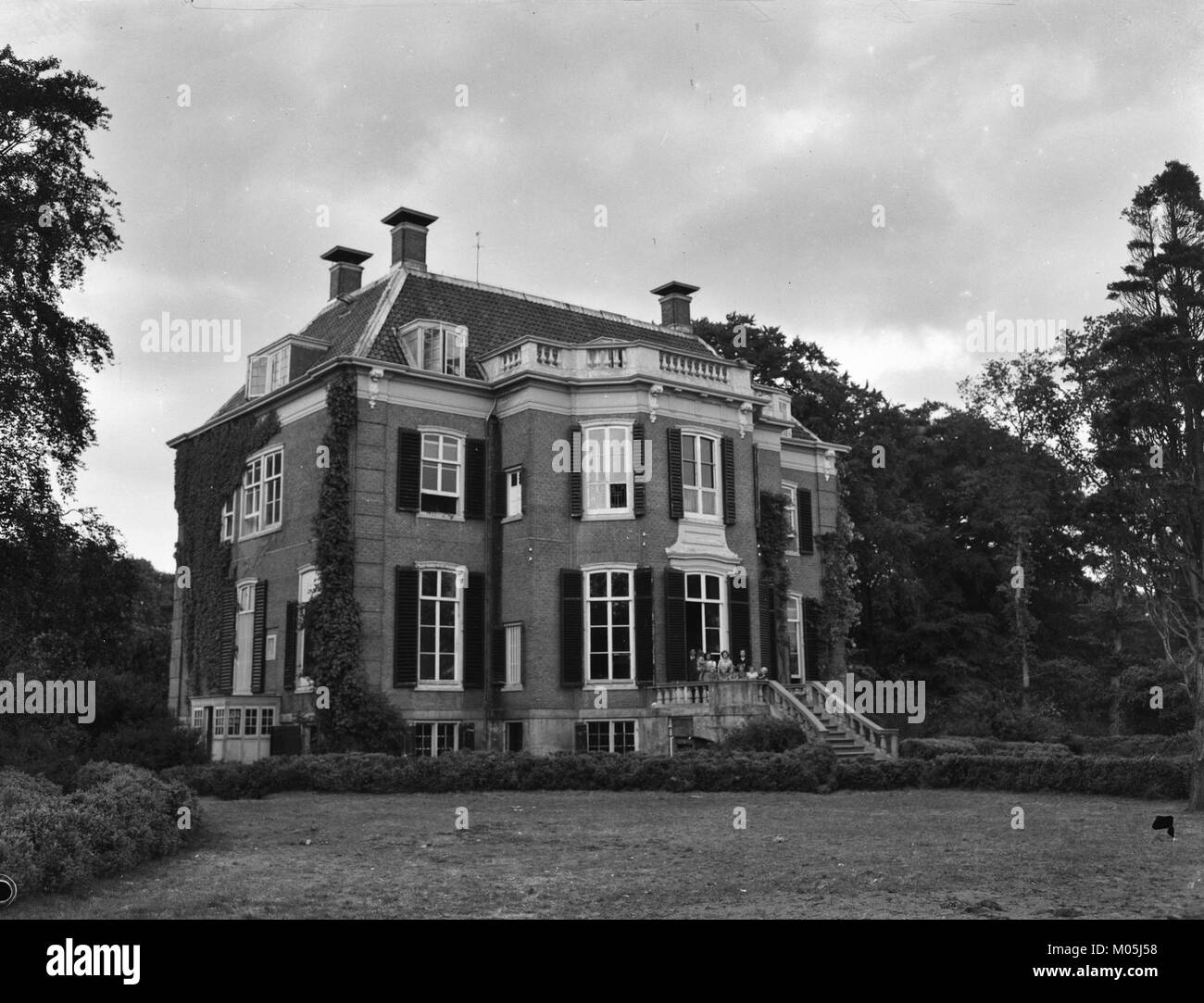 Il Bureau Bijzeles Jeugdzorg, con sede nei Paesi Bassi, si concentra sul benessere e sulla protezione dei bambini. Fornisce servizi volti a sostenere i bambini e le famiglie vulnerabili nel paese. Foto Stock