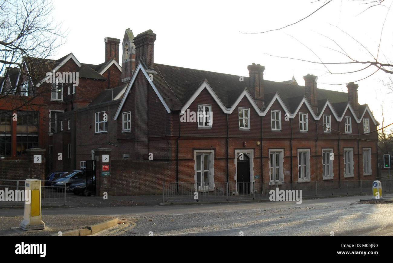 Gli edifici della Cardinal Newman School di Hove, catturati nel novembre 2010, mostrano l'architettura dell'istituto educativo e l'integrazione dei progetti moderni all'interno di un ambiente accademico consolidato. Foto Stock