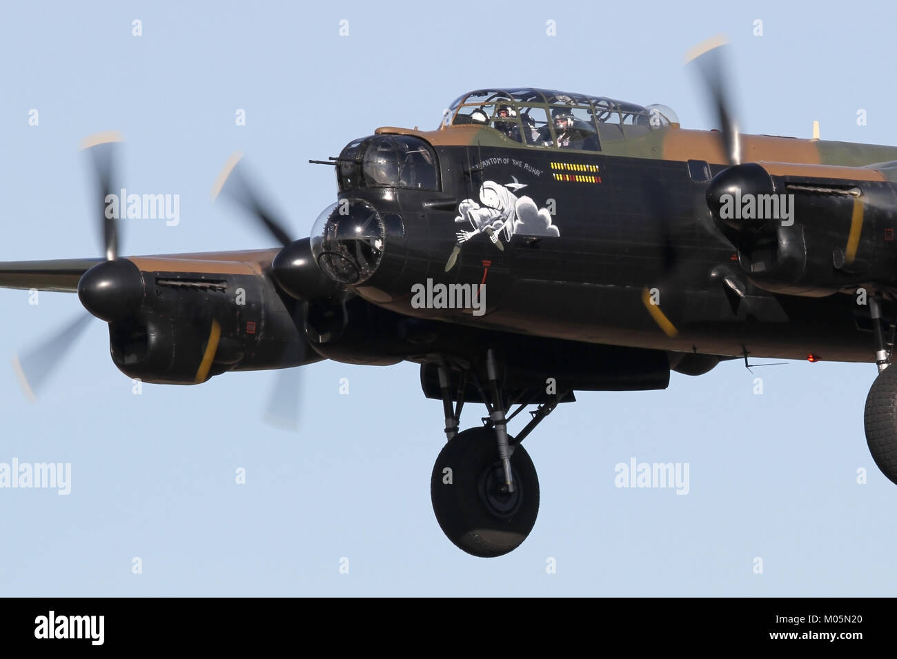 La RAF Battle of Britain Memorial Voli Lancaster B1 PA474 tornando a Coningsby dopo l'ultima apparizione pubblica nel 2011. Foto Stock