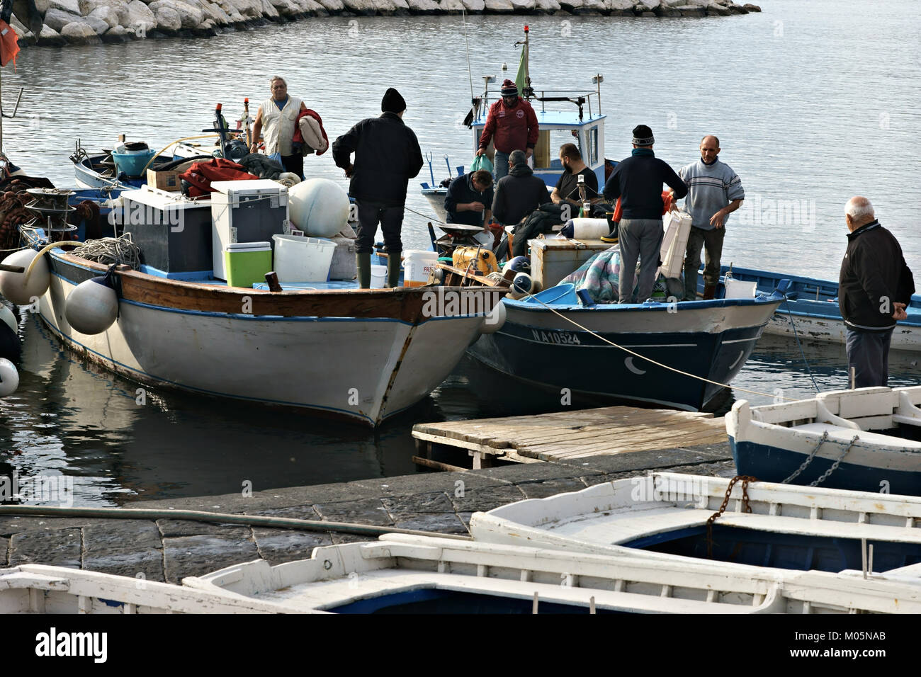 Pescatore lo sbarco a Napoli, Italia - rotonda Diaz Foto Stock