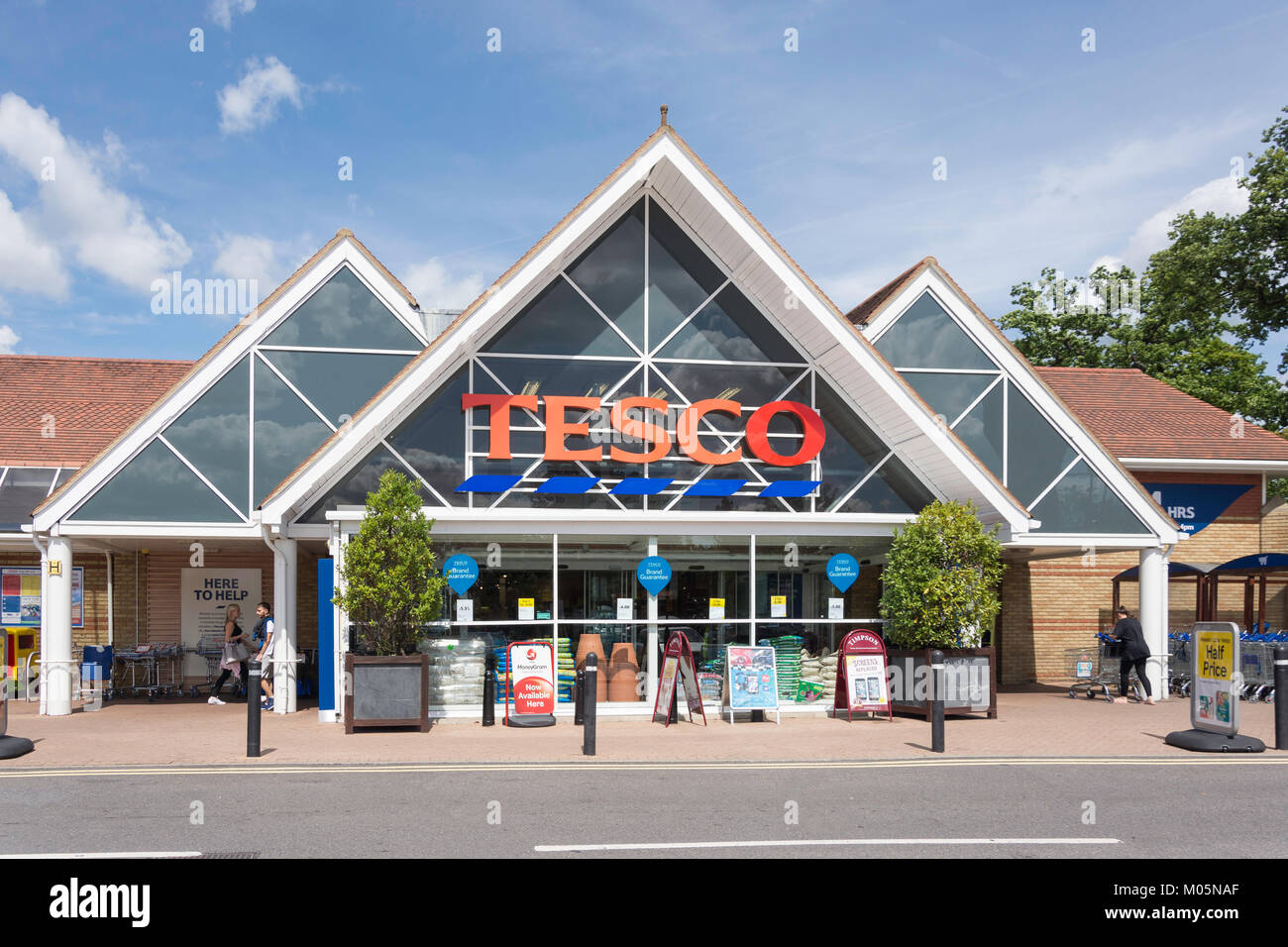 Supermercato Tesco, Montone Lane, Potters Bar, Hertfordshire, England, Regno Unito Foto Stock