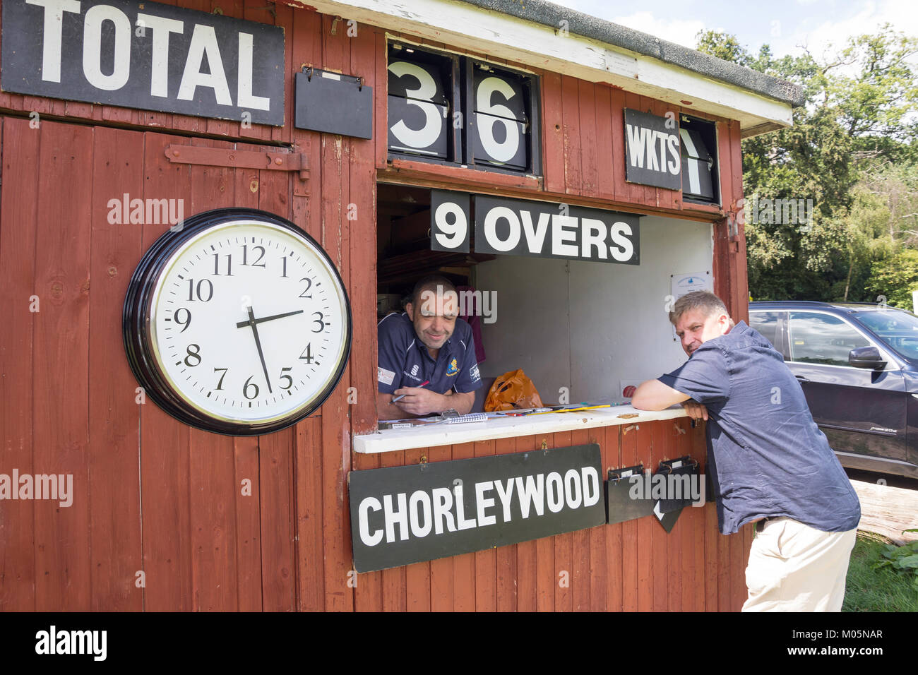 Capannone di punteggio al sabato corrispondono a Chorleywood Cricket Club, Chorleywood, Hertfordshire, England, Regno Unito Foto Stock