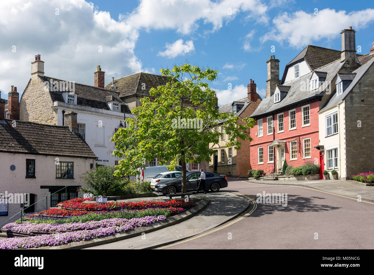 Periodo case su Castle Street, Mercato Hill, Calne, Wiltshire, Inghilterra, Regno Unito Foto Stock