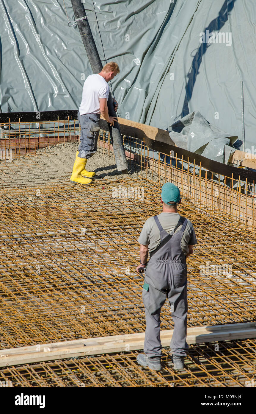 Una fondazione o di base è l'elemento di una struttura architettonica che lo collega al suolo e trasferimenti di carichi dalla struttura a terra Foto Stock
