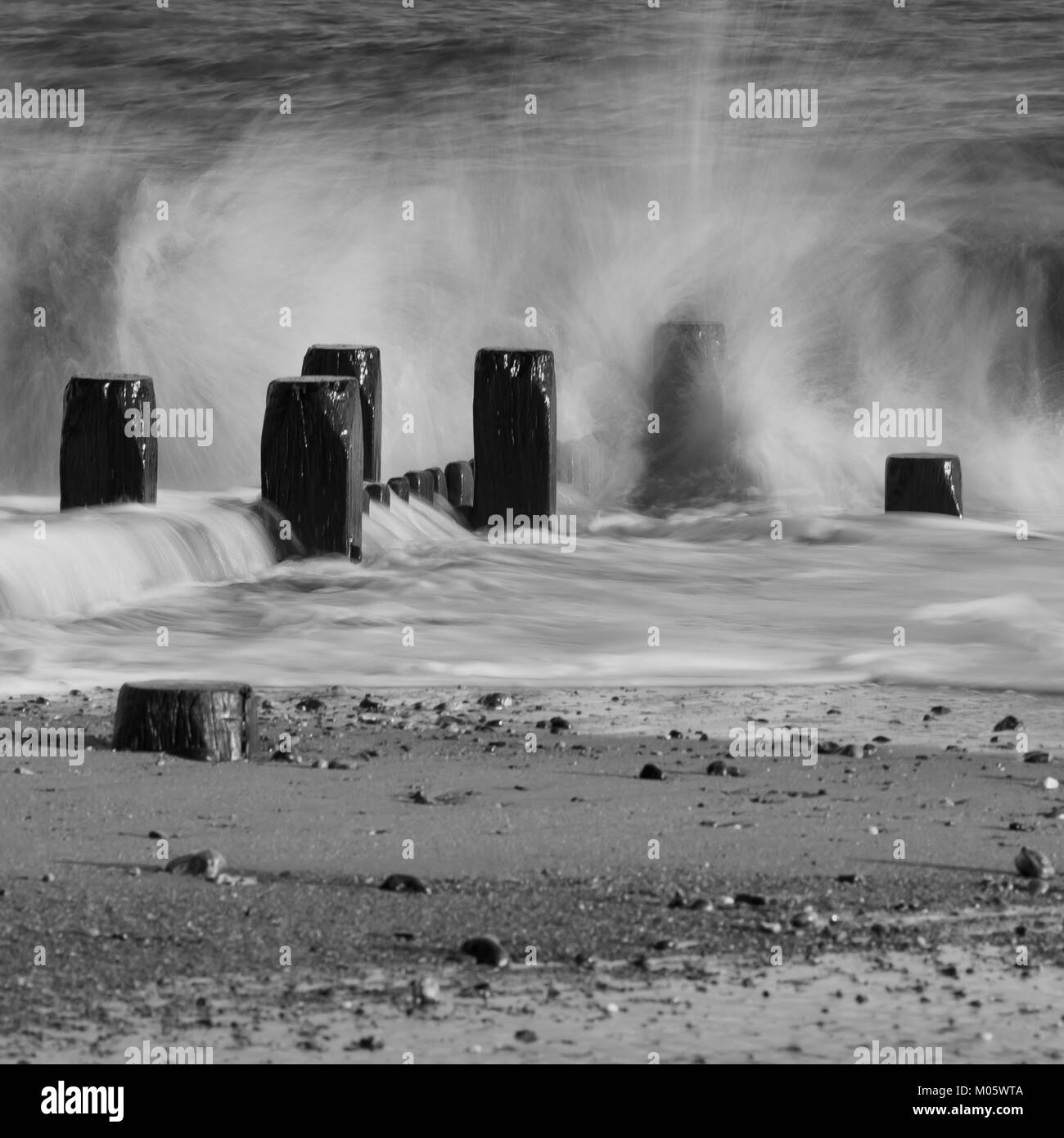 Le onde che si infrangono in slow motion - effetto artistico Foto Stock