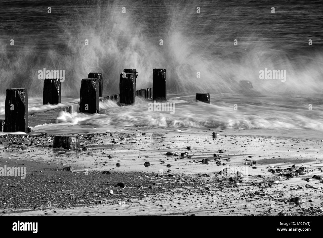 Le onde che si infrangono in slow motion - effetto artistico Foto Stock