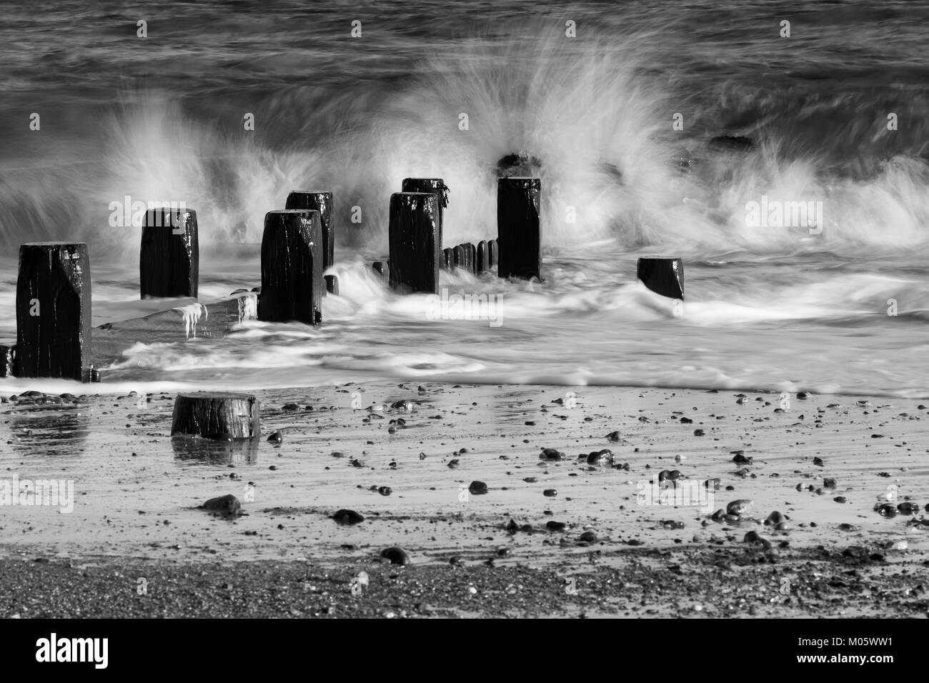 Le onde che si infrangono in slow motion - effetto artistico Foto Stock