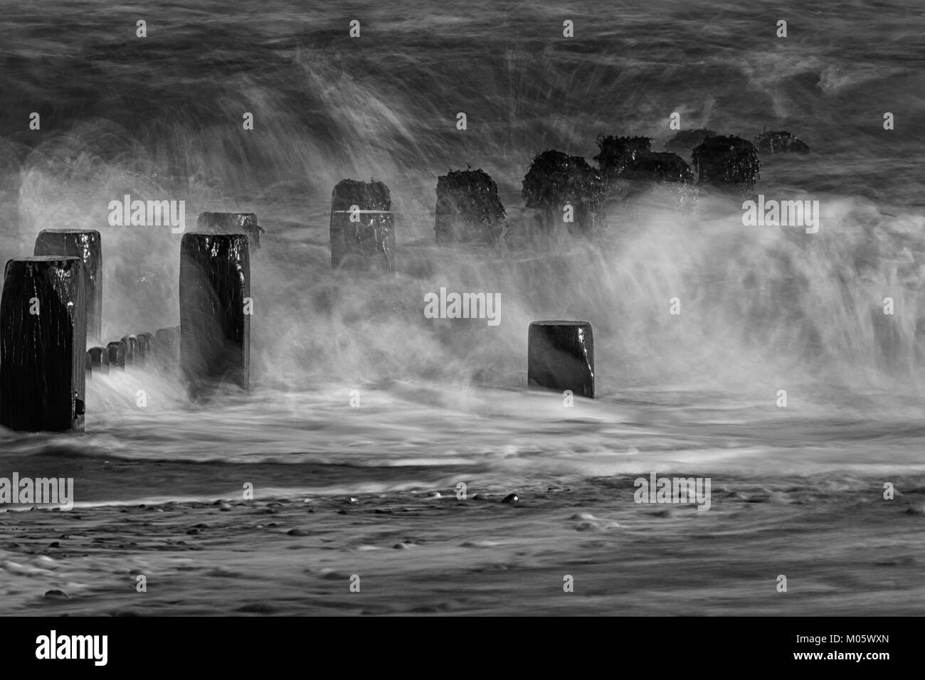 Le onde che si infrangono in slow motion - effetto artistico Foto Stock