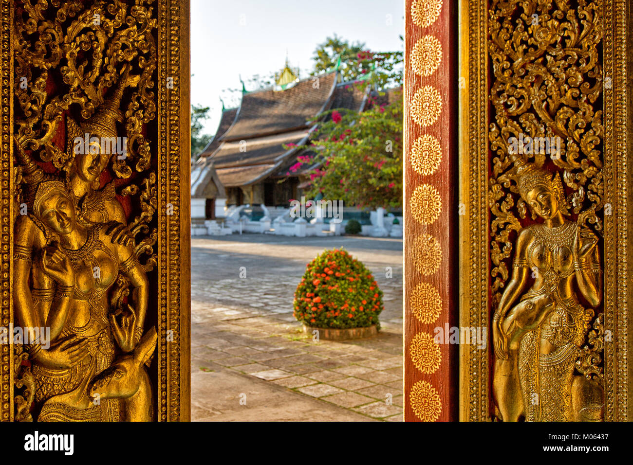 Vista di Wat Xieng Thong Tempio nel buddismo e Patrimonio Mondiale UNESCO Città di Luang Prabang, Laos Foto Stock