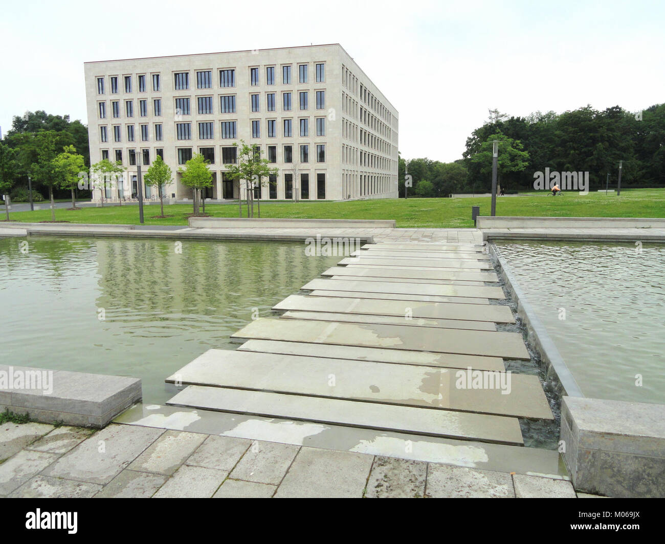 Fotografia del Campus Westend che mette in evidenza l'architettura moderna, le strutture educative e di ricerca e il design urbano del campus di Francoforte. Foto Stock