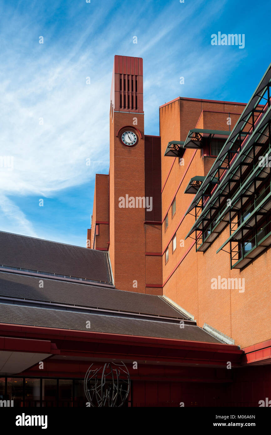 La British Library di Londra conserva manoscritti, libri e documenti storici, funge da centro per la conoscenza e il patrimonio culturale. Foto Stock