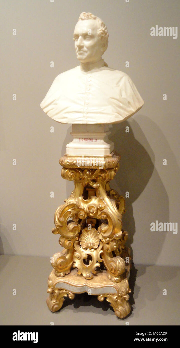 Il busto in marmo del cardinale Giacomo Antonelli, scolpito da Auguste-Jean-Baptiste Clesinger nel 1859, cattura la sua somiglianza e dimostra l'artigianato scultoreo francese del XIX secolo. Foto Stock
