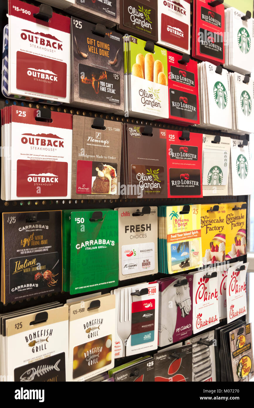 Ristorante, il cibo e la bevanda carte regalo in vendita su un display del negozio rack. Foto Stock