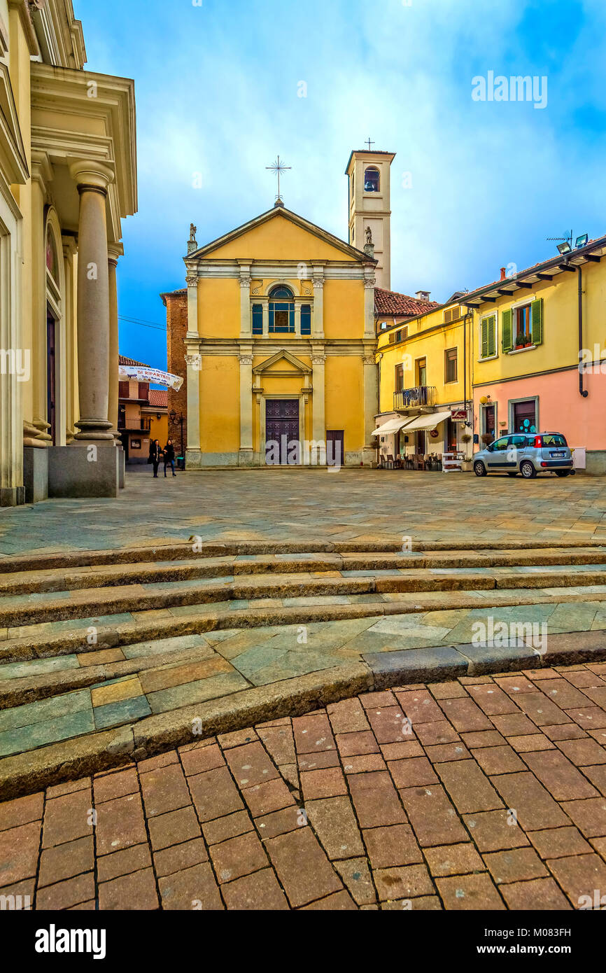 Italia Piemonte Settimo Torinese - Centro storico - Piazza San Pietro in Vincoli - Chiesa di Santa Croce Foto Stock