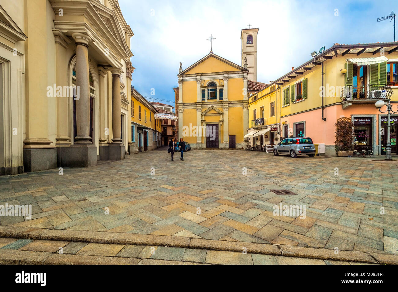 Italia Piemonte Settimo Torinese - Centro storico - Piazza San Pietro in Vincoli - Chiesa di Santa Croce Foto Stock