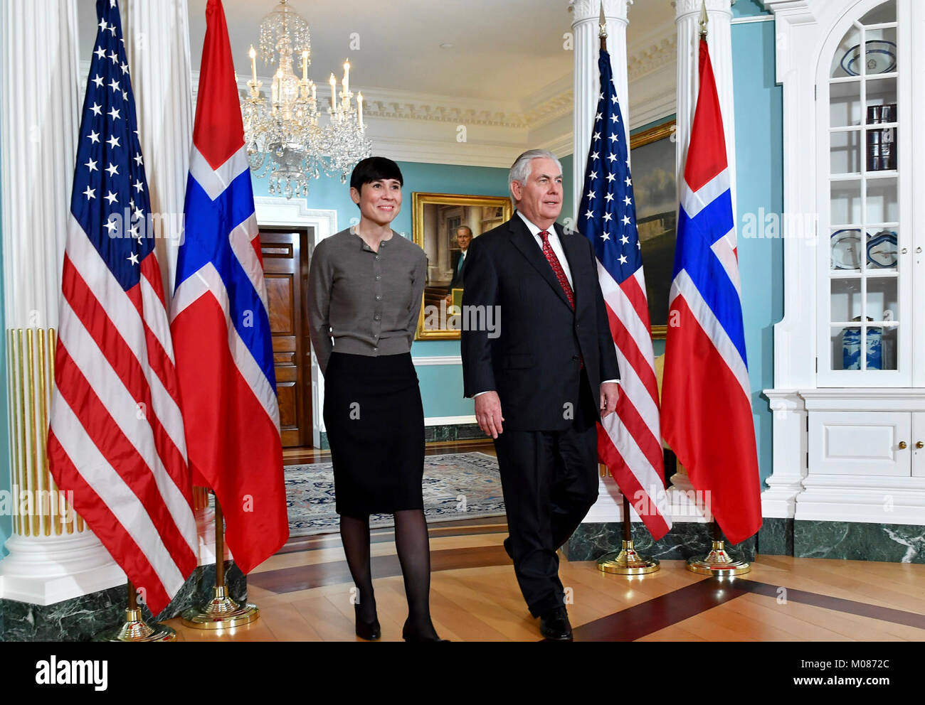 Stati Uniti Il segretario di Stato Rex Tillerson norvegese e il ministro degli Esteri Ine Marie Eriksen Søreide preparare ad affrontare i giornalisti presso l'U.S. Il Dipartimento di Stato a Washington D.C. il 11 gennaio, 2018. Foto Stock