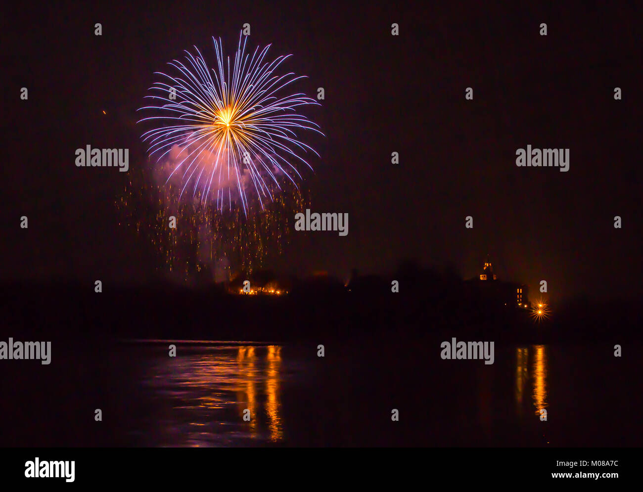 Fuochi d'artificio nel castello di Rivalta Foto Stock