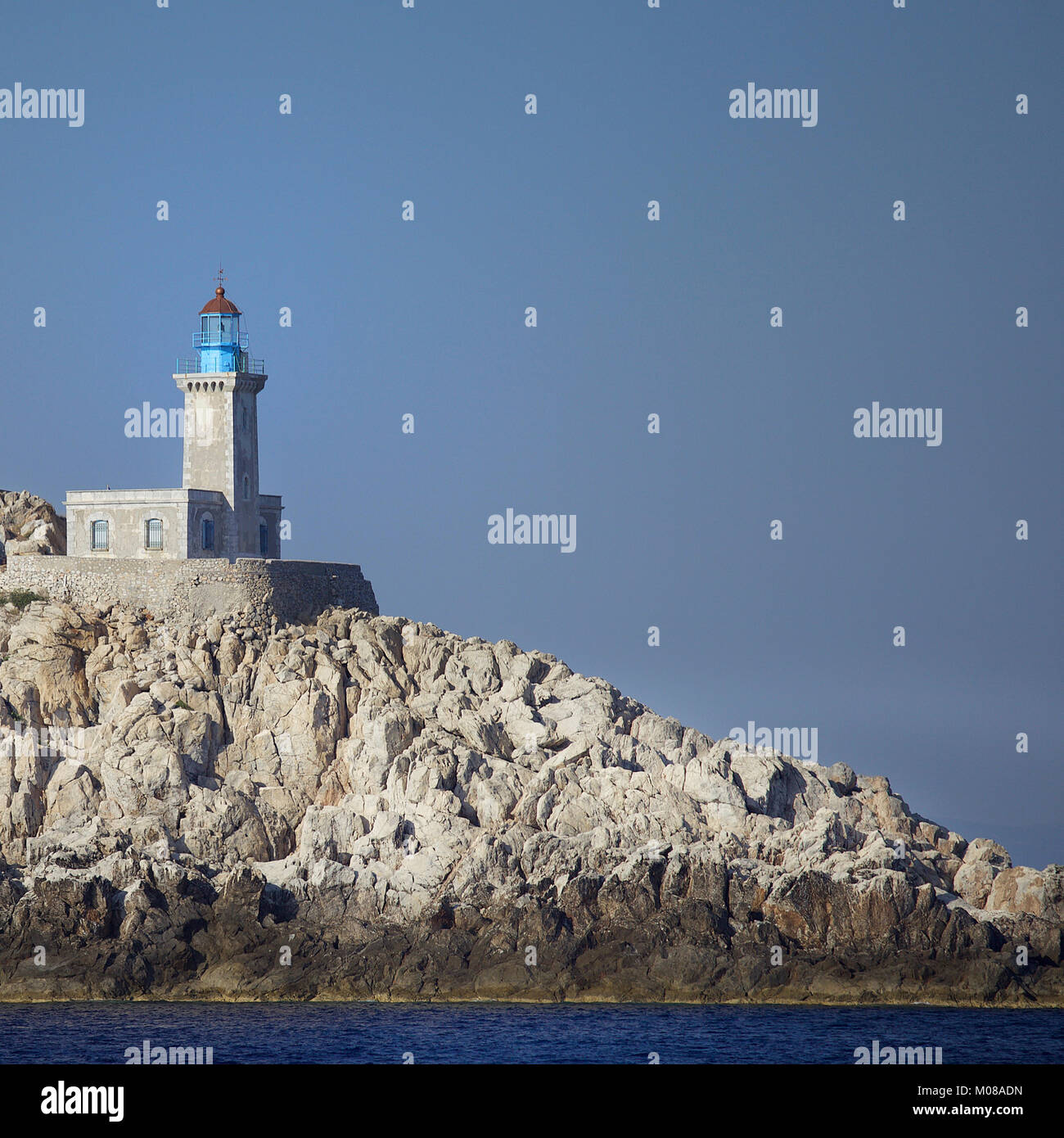 Faro di greco. Faro di Akrotiri Landmark in Porto Kagio Grecia. Foto Stock