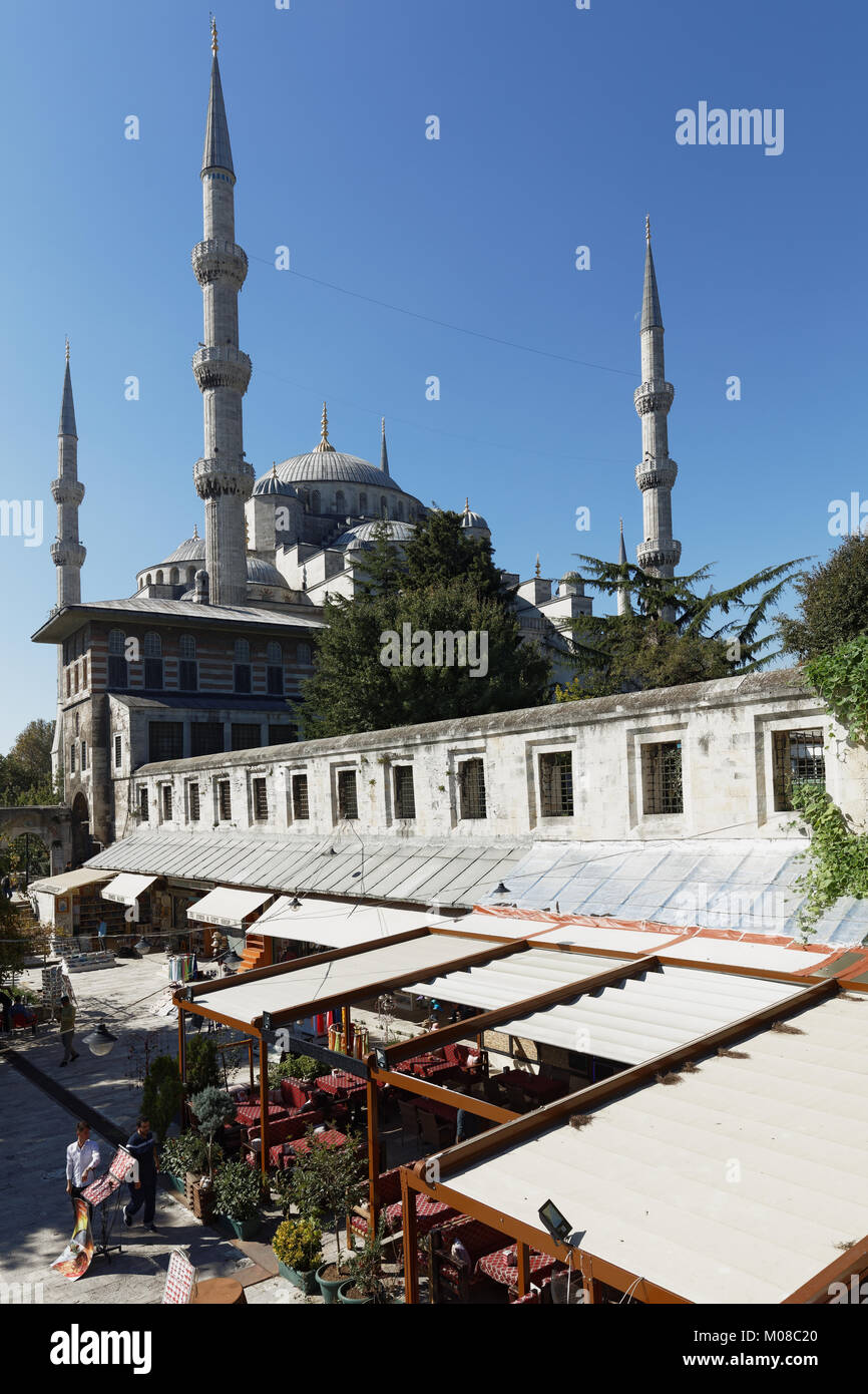 Istanbul, Turchia - 13 Ottobre 2017: Sultan Ahmet Mosque vista da est. Conosciuta anche come la Moschea Blu, è stato completato nel 1616 Foto Stock