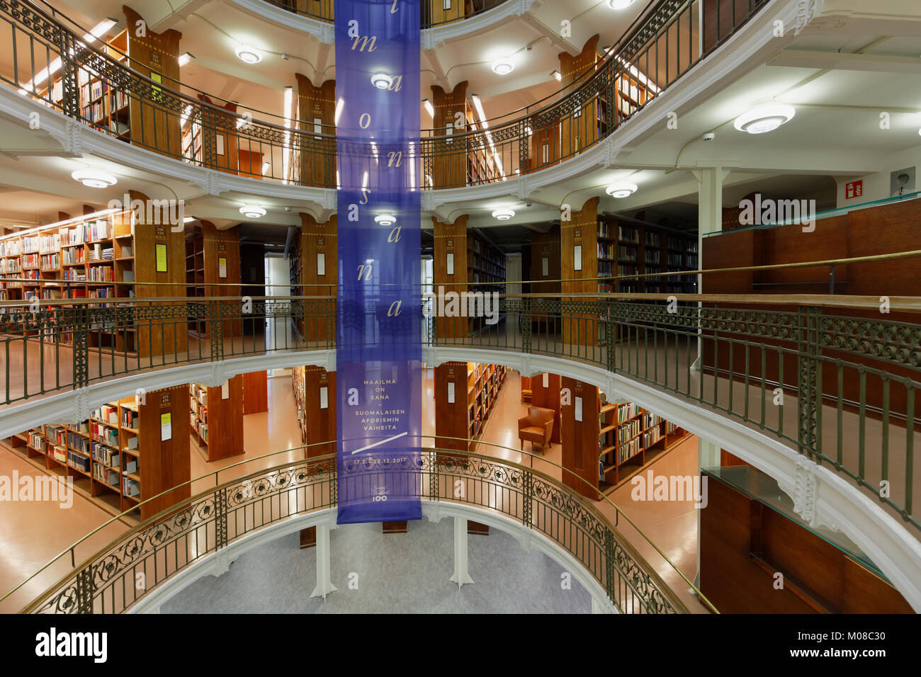 Helsinki, Finlandia - 6 Novembre 2017: Interno della Biblioteca nazionale della Finlandia. L' edificio fu costruito nel 1832 dal progetto dell'architetto Carl Lu Foto Stock