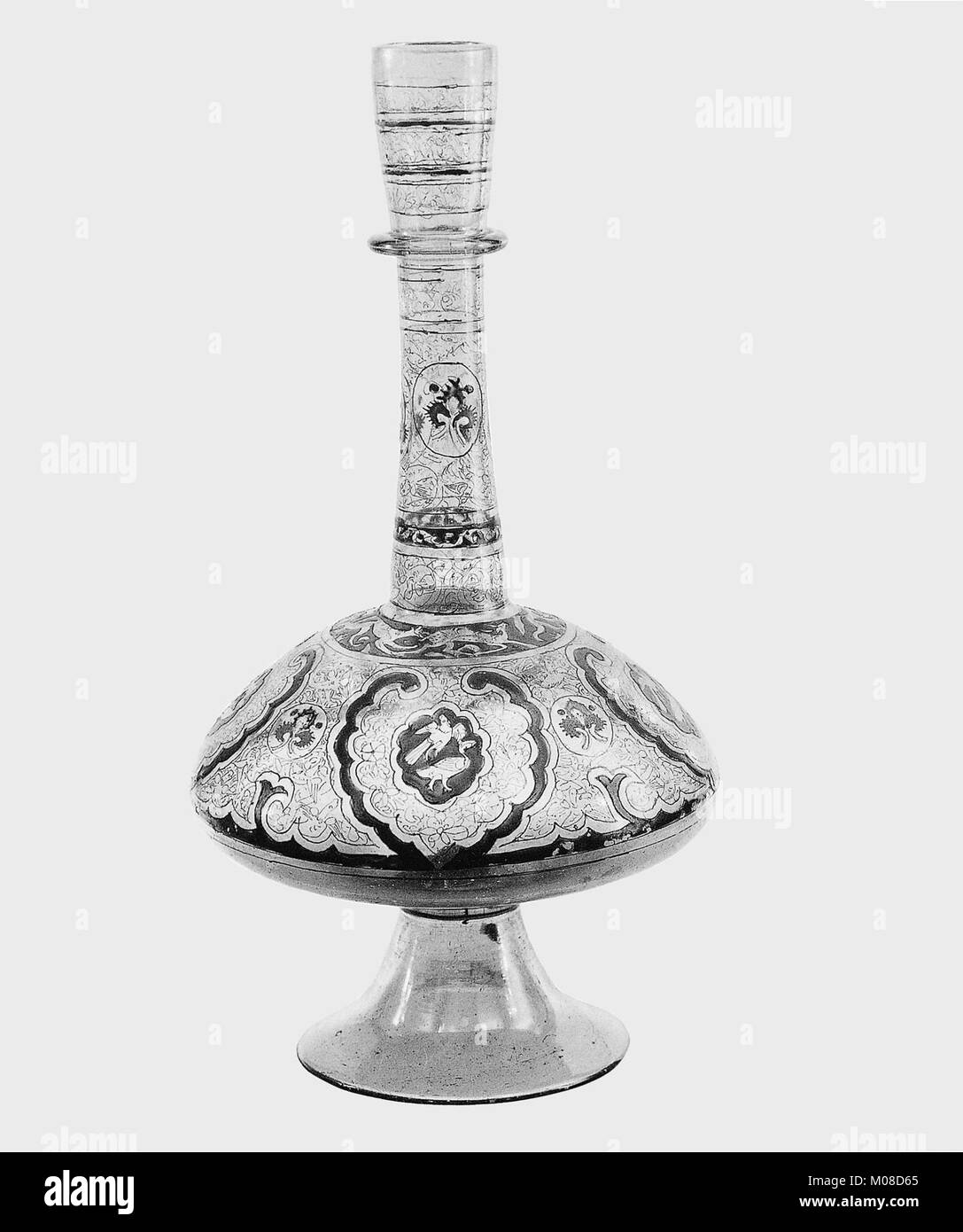 Bottiglia in ceramica a collo lungo dal design distinto, utilizzata per conservazione o cerimoniali in antiche culture, a dimostrazione dell'artigianalità. Foto Stock