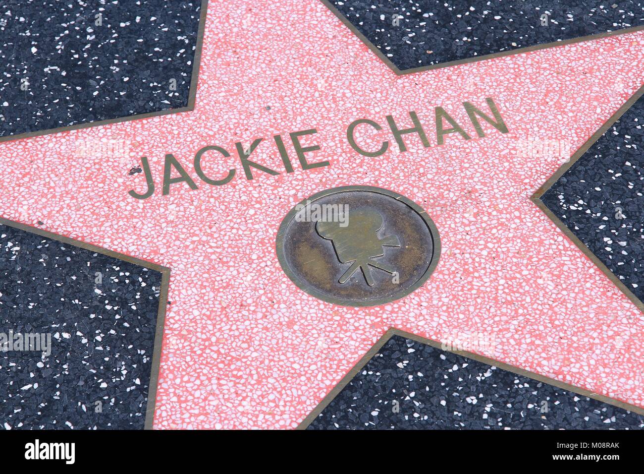 LOS ANGELES, Stati Uniti d'America - Aprile 5, 2014: Jackie Chan star alla famosa Walk of Fame di Hollywood. Hollywood Walk of Fame dispone di più di 2500 stelle con ins Foto Stock