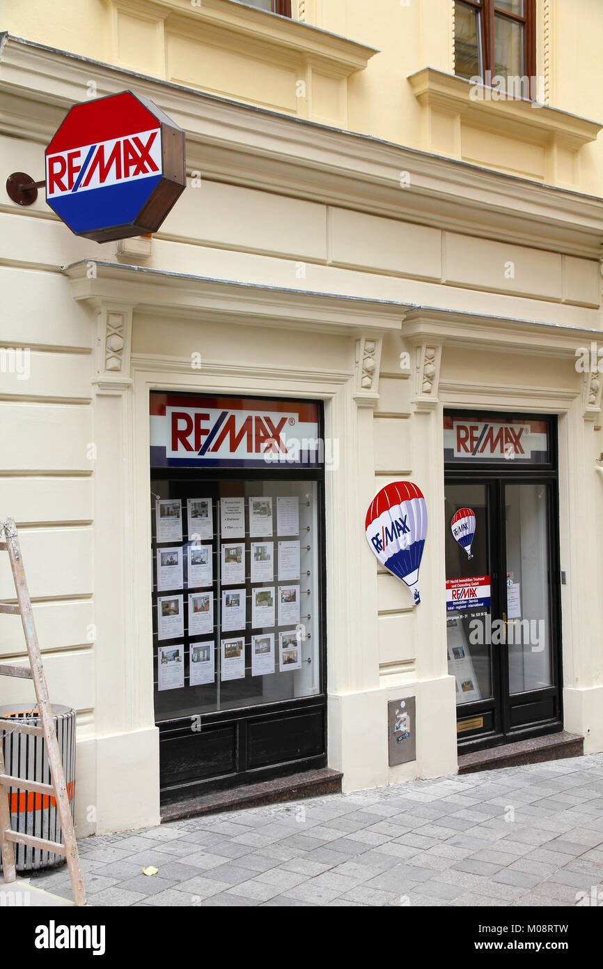 VIENNA - 7 settembre: REMAX ufficio il 7 settembre 2011 a Vienna. Con 100.000 agenti e 7.000 uffici in franchising, è una delle più grandi immobili c Foto Stock