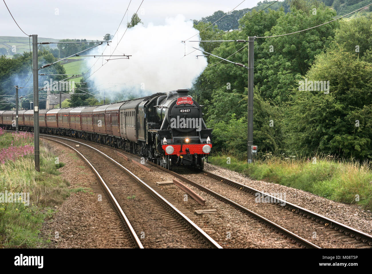 Nero cinque locomotiva a vapore numero 45407 a Cononley sulla Waverley Express treno charter, 8 Agosto 2010 - Pepe Road, Leeds, Regno Unito Foto Stock