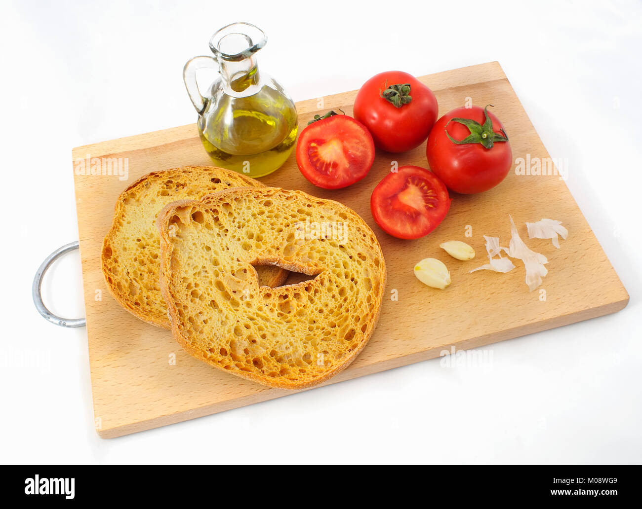 Il cibo italiano: friselle (pane secco), rosso pomodoro, olio e aglio. Foto Stock