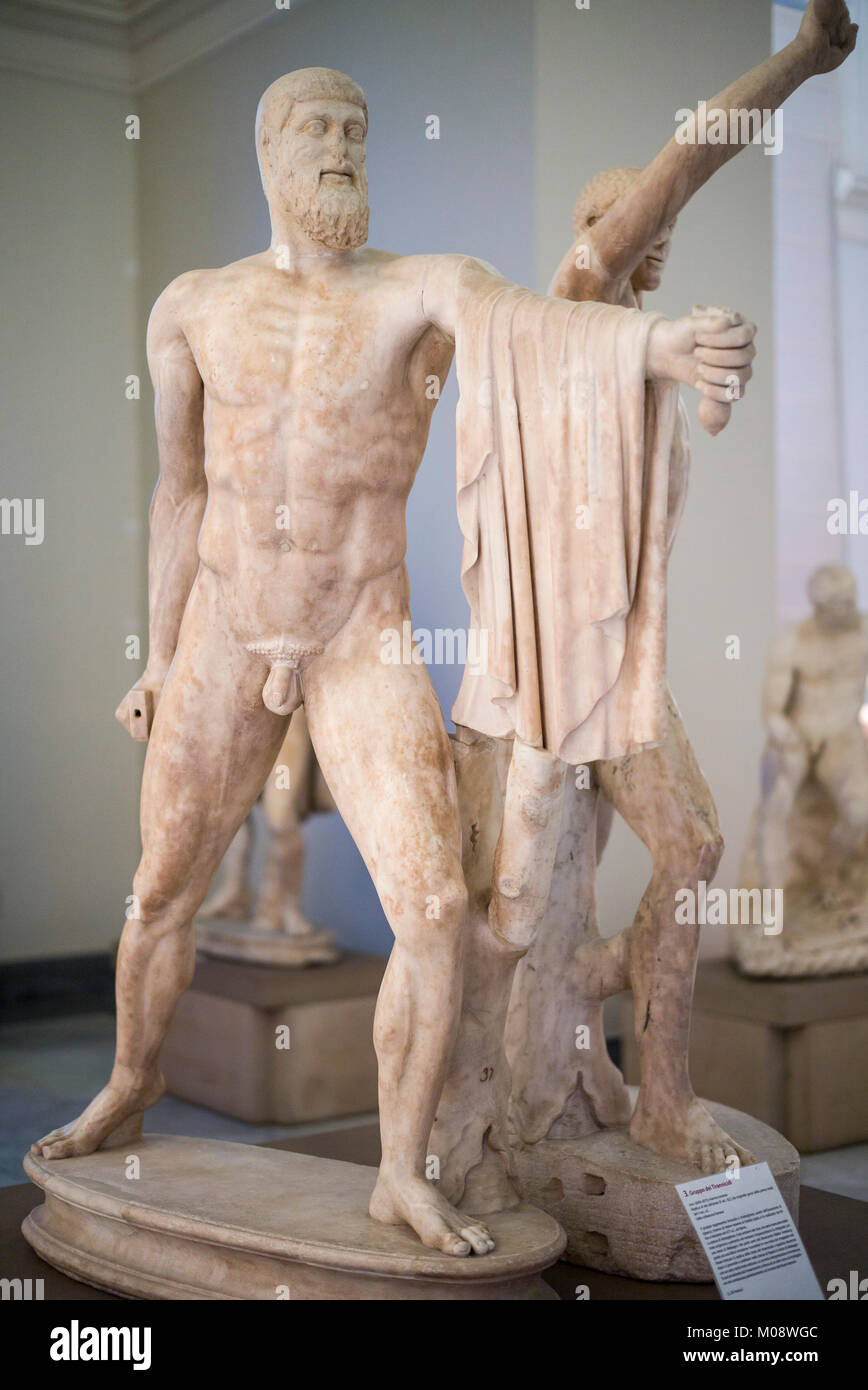 Napoli. L'Italia. Il gruppo di Tirannicidi, scultura raffigurante Harmodius e Aristogeiton (in primo piano), II secolo copia romana di un originale greco. Foto Stock