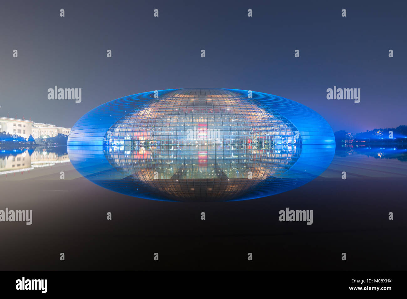 Pechino, Cina - 21 Ottobre 2017 : La bellissima scena notturna del National Grand Theatre (Centro Nazionale per le Arti dello Spettacolo) della Cina nel Foto Stock