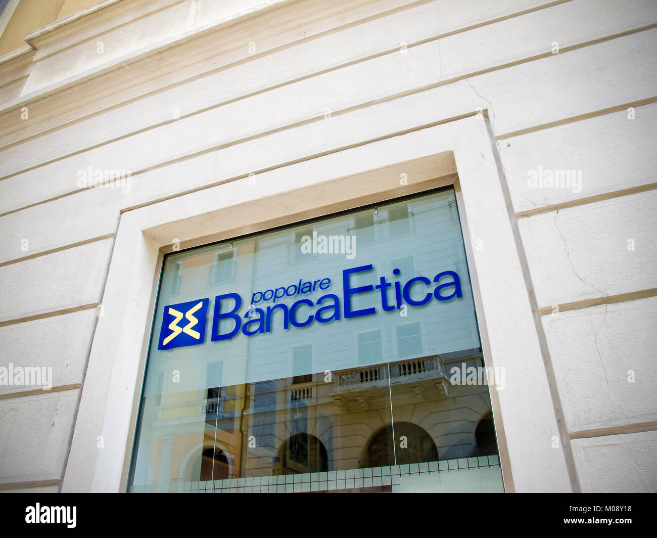 Banca Etica, milano, lombardia, italia Foto stock - Alamy