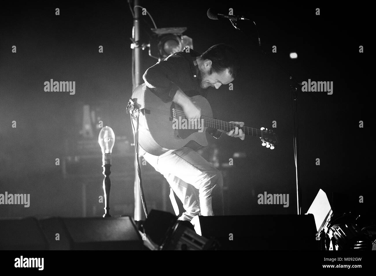Il cantante irlandese, musicista e cantautore Damien Rice esegue un concerto dal vivo a Admiralpalast a Berlino. Germania, 31/10 2014. Foto Stock