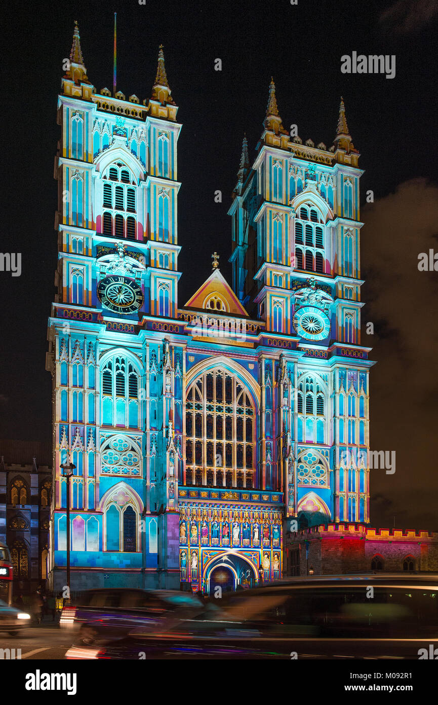 18 gen 2018. Lumiere Londra "la luce dello Spirito (capitolo 2)" da Patrice Warrener presso Westminster Abbey, West anteriore. Credito: Malcolm Park/Alamy Foto Stock