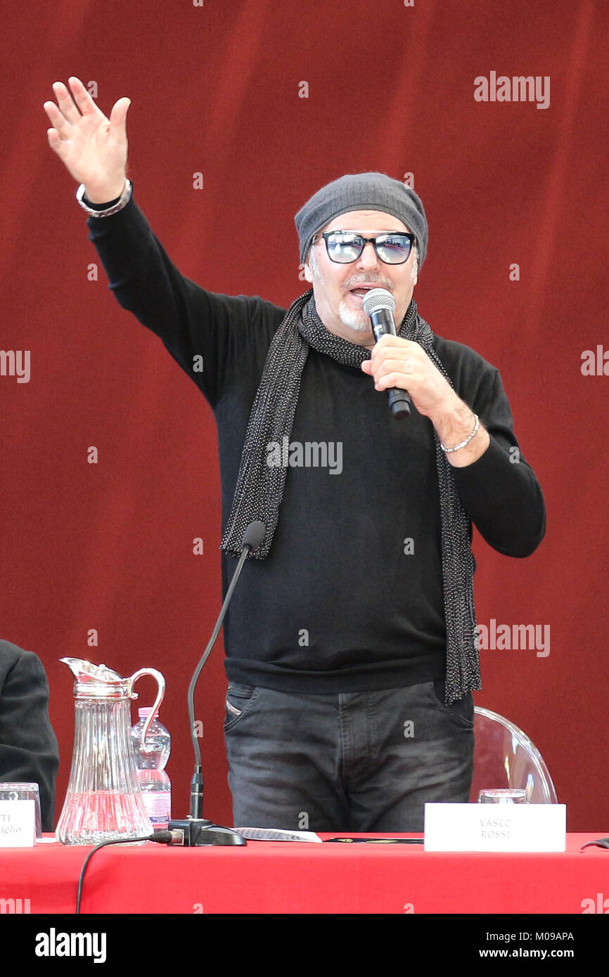 MODENA, Italia - 17 gennaio 2018 - Conferimento della Cittadinanza onoraria di Modena per il musicista Vasco Rossi Foto Stock