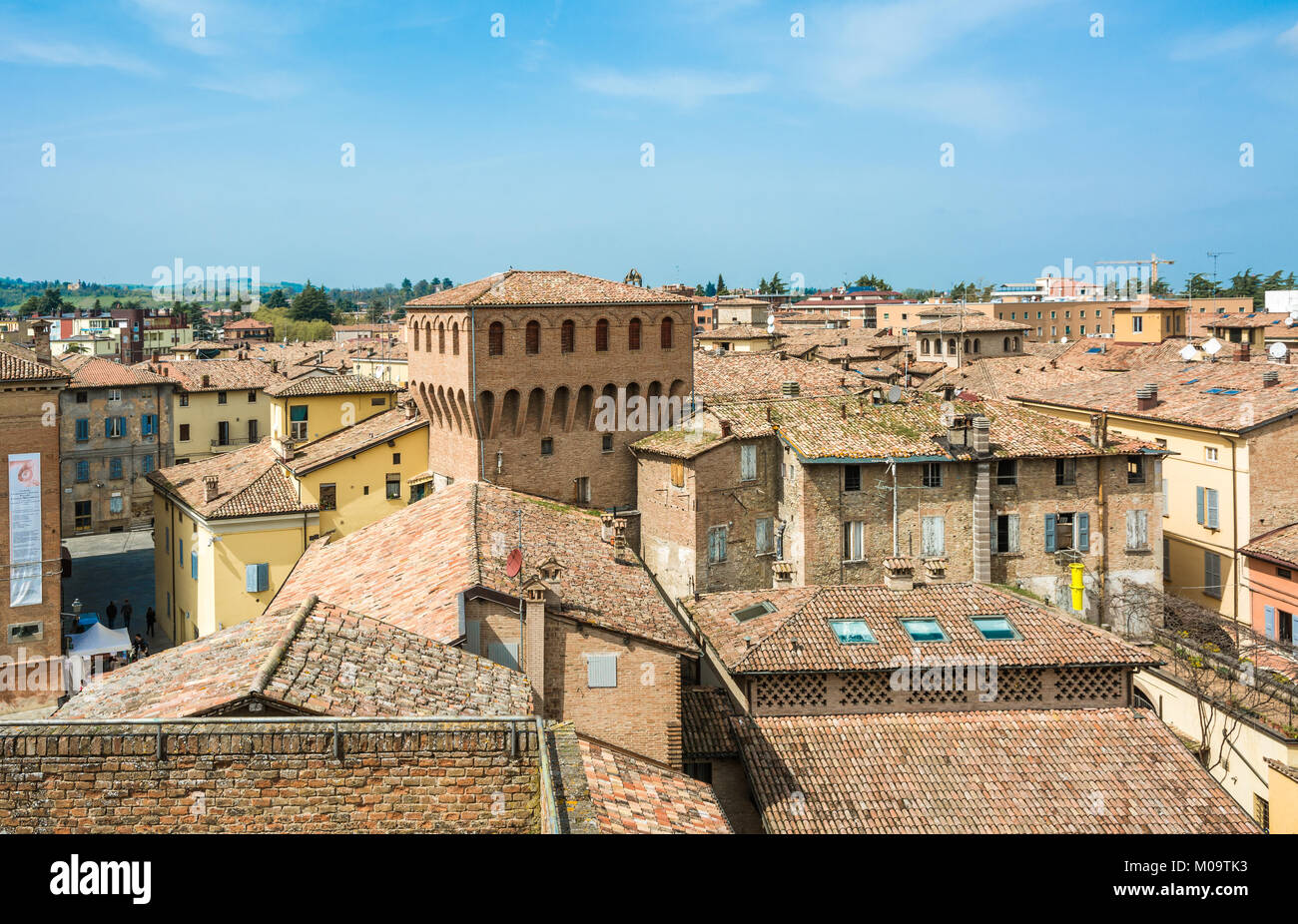 Castelvetro di Modena, Italia. Vista della città. Castelvetro ha un aspetto pittoresco, con un profilo caratterizzato dalla comparsa di torri e Foto Stock
