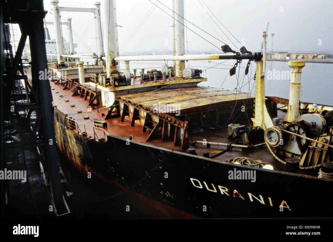 Terminal di importazione carbone banchina, Newport Docks, Galles UK nel 1991. Nave da carico bulk Porto costiero gallese banchine della costa britannica Foto Stock