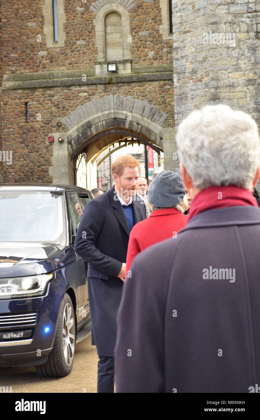 Il Castello di Cardiff, Cardiff. 18/01/18. Sua Altezza Reale il principe Henry del Galles e Meghan Markle durante una visita al Castello di Cardiff, Galles Foto Stock