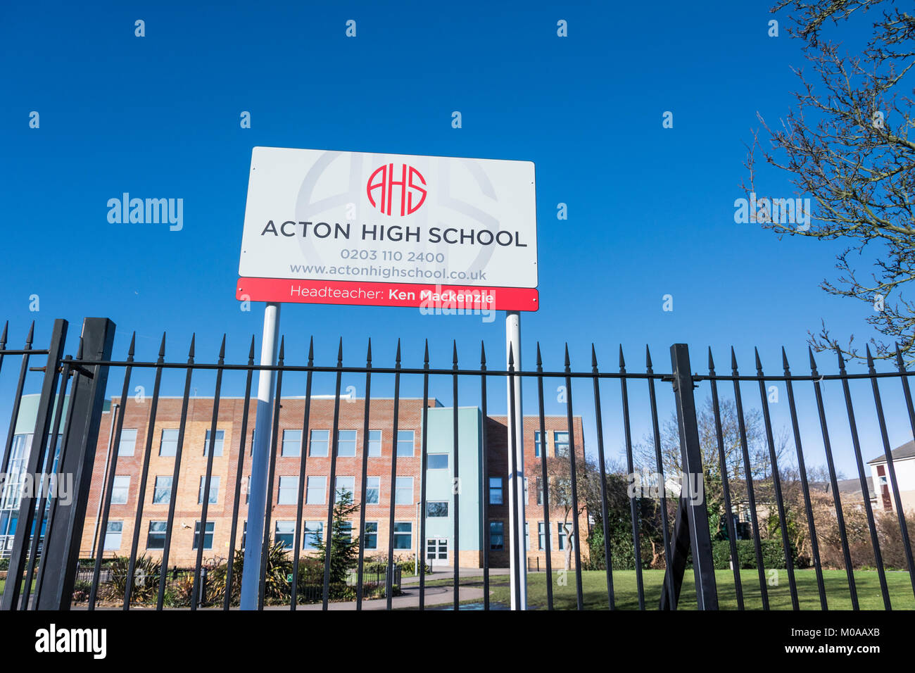 Acton High School, Gunnersbury Lane, London, W3, Regno Unito Foto Stock