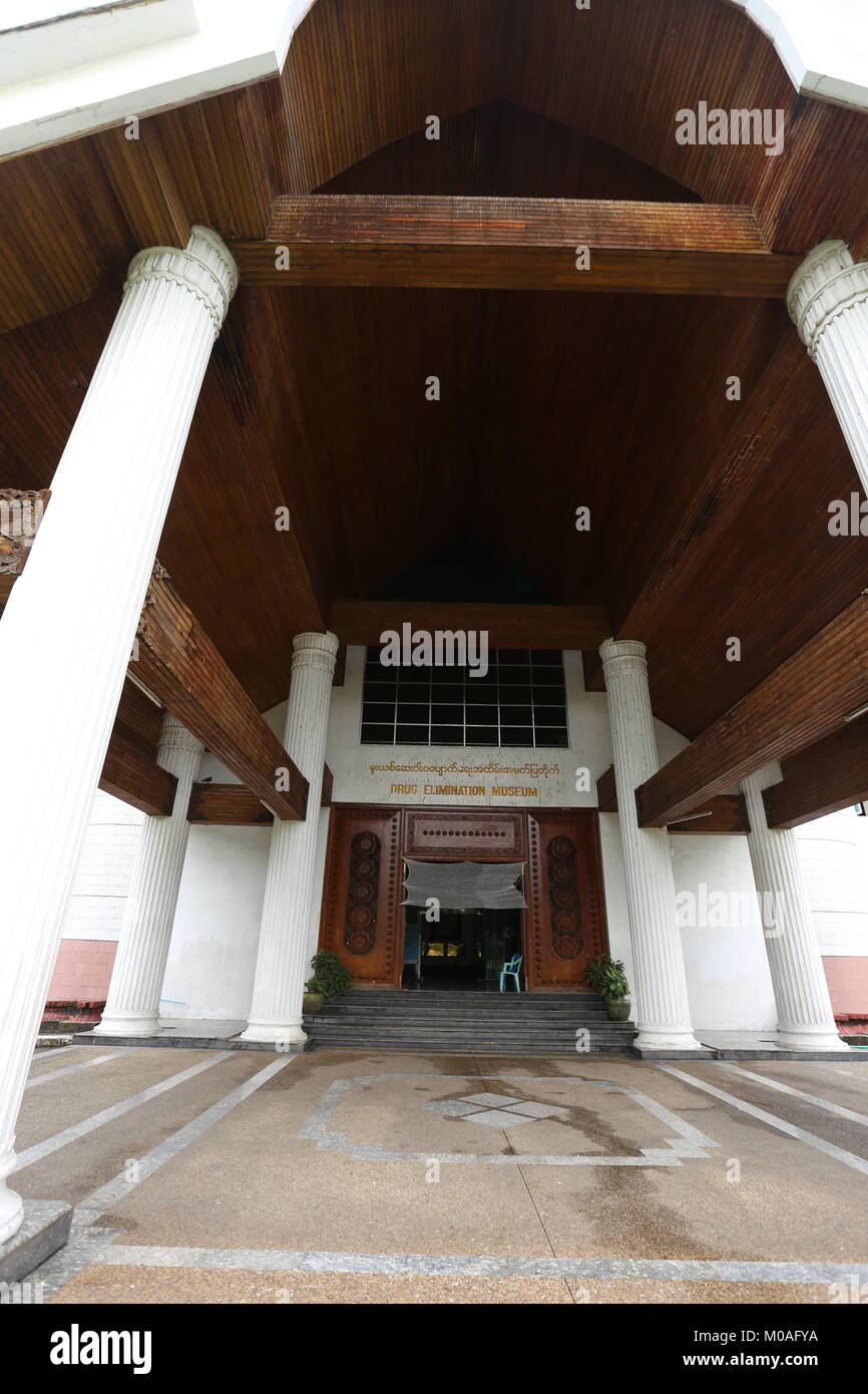Il farmaco eliminazione Museum di Yangon è riempito con display di segnalazione di pericoli e rischi della tossicodipendenza. Foto Stock