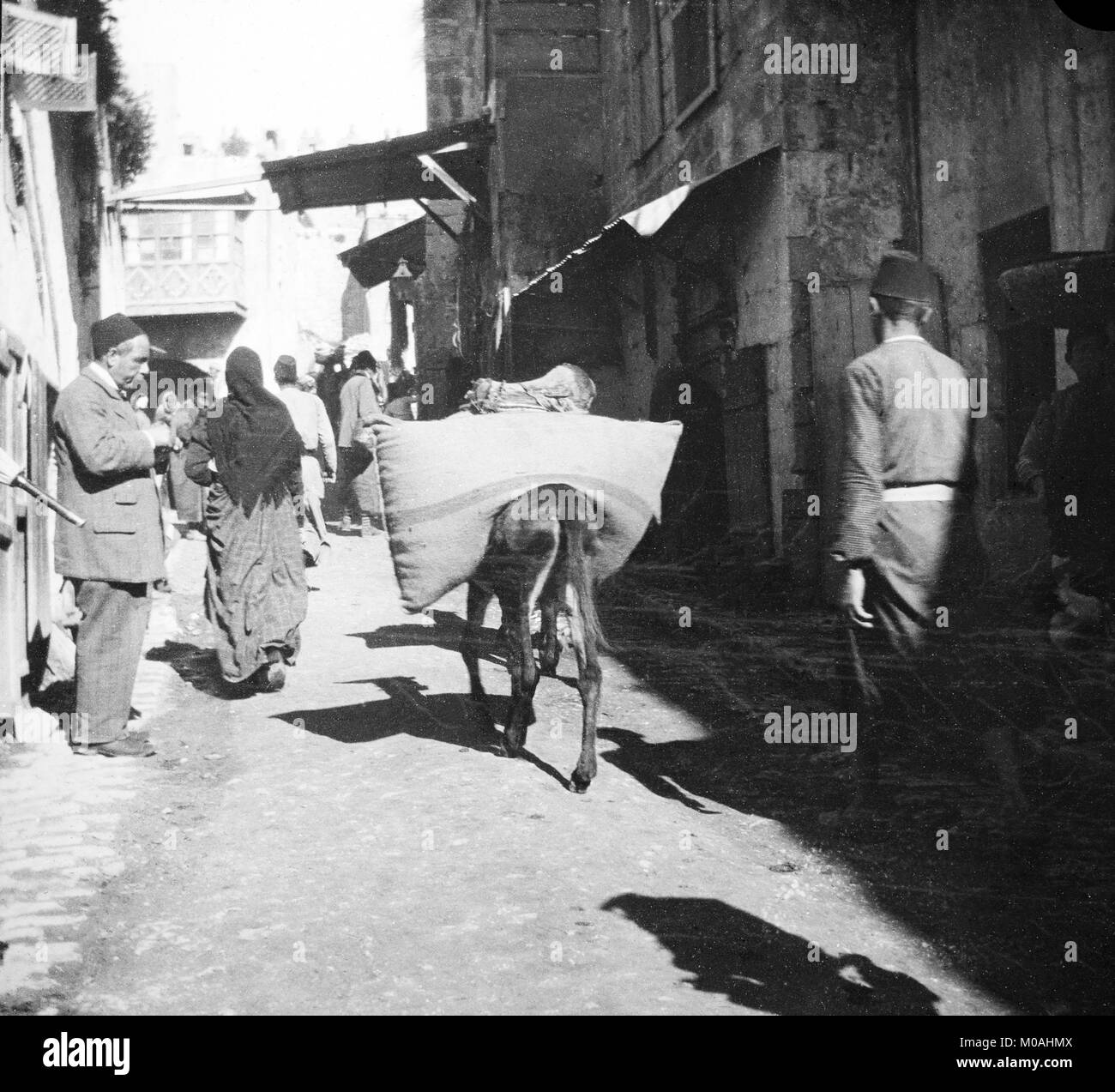 Fine del XIX secolo o agli inizi del XX secolo fotografia in bianco e nero di David Street a Gerusalemme in Palestina o il moderno giorno Israele. Foto Stock