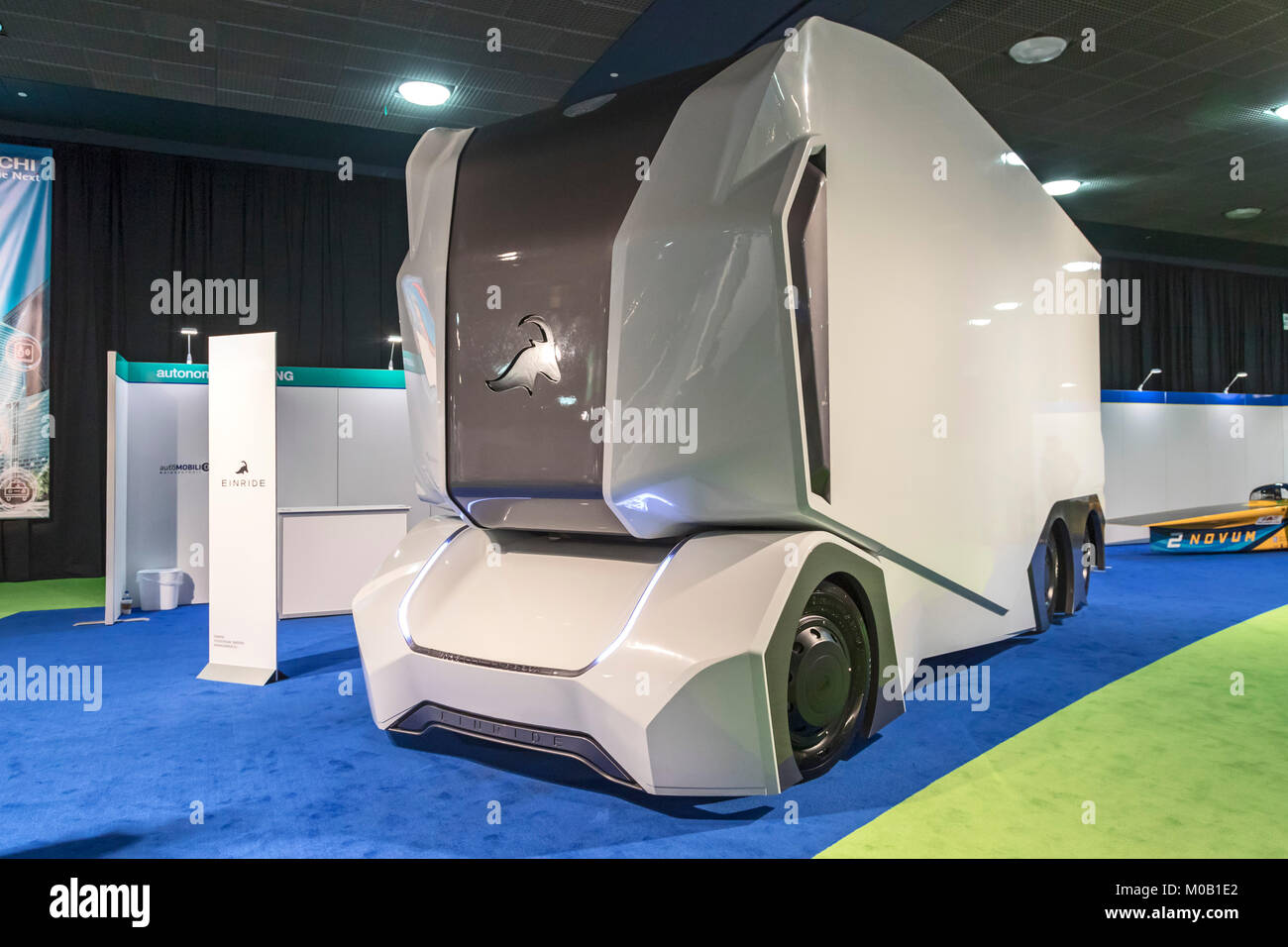 Detroit, Michigan - T-Pod, un prototipo di un elettrico driverless carrello essendo sviluppato dalla società svedese Einride, sul display nel nord Ame Foto Stock